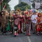 Bupati Jember, Hendy Siswanto, turut berbaur dengan peserta, berjalan dari Mall Pelayanan Publik hingga Alun-alun Kabupaten Jember. Foto: jemberkab.go.id