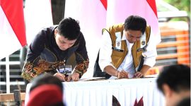 Presiden Joko Widodo melakukan groundbreaking pembangunan kawasan mixed-use Delonix Nusantara yang berada di kawasan Ibu Kota Nusantara (IKN), Provinsi Kalimantan Timur, pada Rabu, 25 September 2024. Foto: Kris/BPMI Setpres