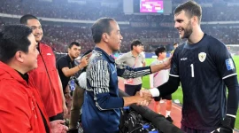 Presiden Joko Widodo menyaksikan pertandingan tim nasional sepak bola Indonesia melawan Australia di Stadion Utama Gelora Bung Karno, Jakarta, pada Selasa malam, 10 September 2024. Foto: Vico/BPMI Setpres