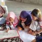 Antusiasme anak-anak saat mengikuti Bimbel yang diadakan mahasiswa KKN UIN Walisongo Posko 26 di Dusun Sumberahayu. Foto: KKN UIN Walisongo Posko 26