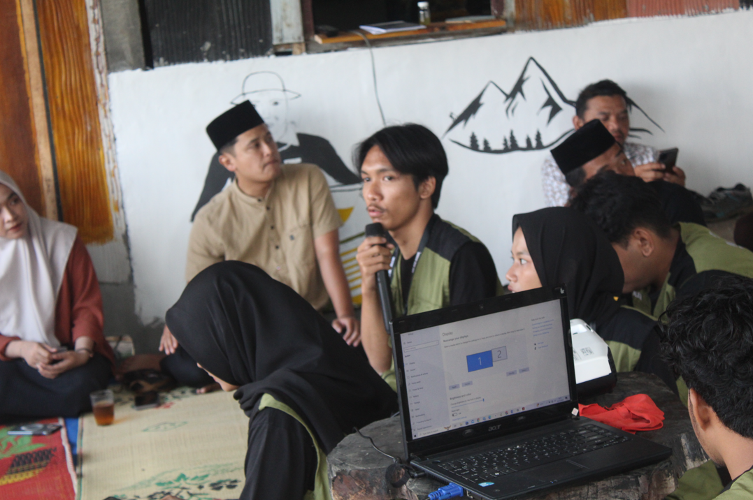 Sosialiasi peraturan desa terkait perlindungan burung. Foto: Tim MBKM KKN UNS