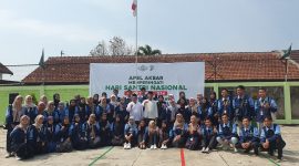 Mahasiswa KKN Reguler 83 Kecamatan Ambarawa berfoto bersama dengan Bapak Dewanto selaku Plt. Camat Ambarawa, Kabupaten Semarang pada (22/10/2024). (Foto: KKN Reguler 83 Posko 5 UIN Walisongo)