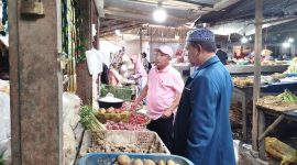 H Achmad Sudiyono saat blusukan Pasar Wirolegi Jember. Foto: pribadi