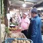 H Achmad Sudiyono saat blusukan Pasar Wirolegi Jember. Foto: pribadi