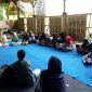 Kegiatan belajar di omah sawah. Foto: Mahasiswa KKN posko 20 UIN Walisongo Semarang