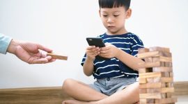 Ilustrasi anak kecanduan gadget. (klikdokter)