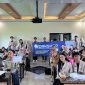 Foto bersama peserta workshop desain grafis dan fotografi produk di Aula Kalurahan Triharjo, Sabtu (30/11/2024). Foto: Kelompok Proyek Sosial Angkatan 2022 Universitas Amikom Yogyakarta.