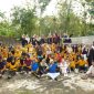 Senam pagi Bersama pengurus LKS Raharja dan para lansia desa kedungkeris. Foto: Kelompok proyek sosial mahasiswa Universitas Amikom Yogyakarta