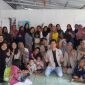 Foto bersama peserta seminar “Penggunaan Gadget untuk Anak” di Sekolah Gajahwong Jumat (22/11/2024). Foto: tim pelaksana seminar mahasiswa Ilmu Komunikasi Universitas Amikom Yogyakarta