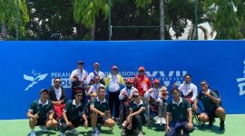 Mahasiswa MBKM FKOR UNS berkontribusi dalam memberikan pendampingan dan dukungan atlet selama PEPARNAS XVII berlangsung di Surakarta. Foto: Tim Hibah MBKM Wheelchair Tennis Papua UNS