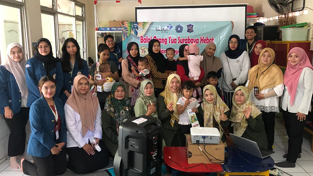 Dokumentasi bersama sebagian peserta SOTH pada hari Rabu, 22 Januari 2025 di ruang kelas paud kelurahan Tanjungsari RW 2. Foto: BBK 5 UNAIR Tanjungsari 2