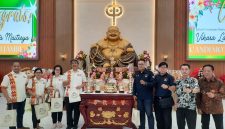 Foto bersama DPD Gemabudhi Sulsel bersama dengan Pengurus Permabudhi Sulsel di Aula Vihara Lahuta Maitreya (Sabtu, 7 Juni 2025) dalam perayaan Peresmian Purna Pugar. Foto: Frengky Fonso, S.T.