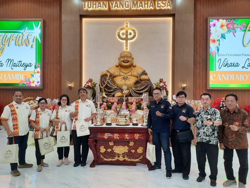 Foto bersama DPD Gemabudhi Sulsel bersama dengan Pengurus Permabudhi Sulsel di Aula Vihara Lahuta Maitreya (Sabtu, 7 Juni 2025) dalam perayaan Peresmian Purna Pugar. Foto: Frengky Fonso, S.T.