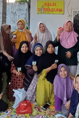 Penyuluhan “Ecodana” Mahasiswa UPN Jatim Dorong Ibu-Ibu PKK Surabaya Lebih Melek Keuangan dan Peduli Lingkungan