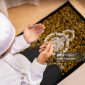 Ilustrasi seorang Muslim sedang berdoa usai shalat, Perbedaan cara ibadah dalam Islam tetap berpijak pada tujuan yang sama: mendekat kepada Allah SWT. (gettyimages.com)