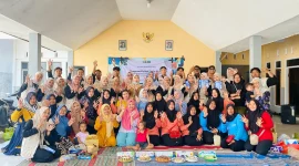 Dokumentasi bersama setelah kegiatan demo memasak olahan dari pisang di Dusun Krajan, Desa Klenang Kidul, Kecamatan Banyuanyar, Kabupaten Probolinggo (14/7/2025). Foto: KKN 44 UINSA