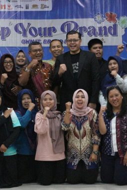 Personal Branding Jadi Kunci, Mahasiswa Amikom Bantu UMKM Sleman Hadapi Tantangan Digital Lewat “Pop Your Brand”