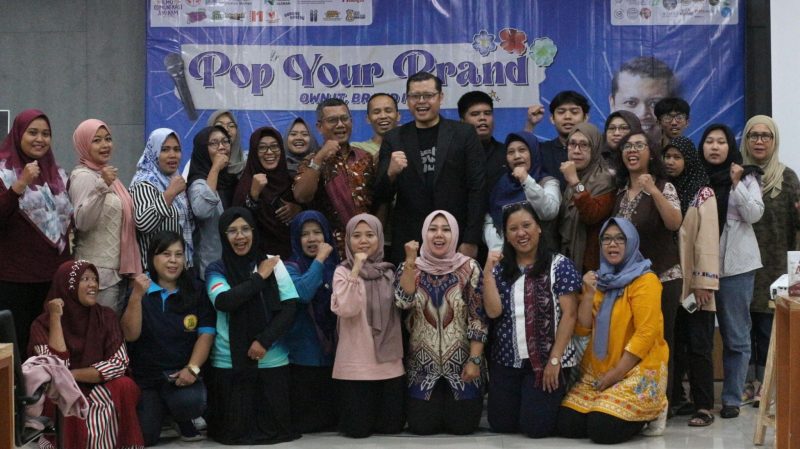Foto bersama narasumber dan peserta workshop “Pop Your Brand” di Gedung Dekranasda Sleman, 19 Juni 2025. Foto: Pribadi
