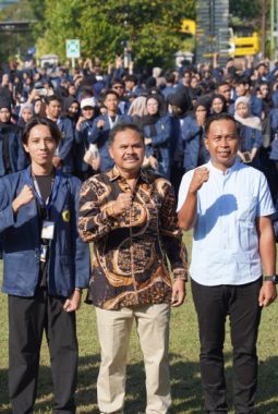 Unram Tegaskan Peran Mahasiswa sebagai Agen Perubahan Lewat KKN 2025 dengan Fokus Literasi dan Ekonomi Desa