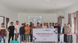 Sosialisasi pengelolaan sampah dan pemanfaatanya sebagia bahan dasar Pupuk Organik Cair. Foto: Tim Hibah MBKM UNS Libo Jaya