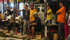 Suasana penuh semangat dan tawa peserta serta penonton dalam Lomba Mancing Ikan Predator 'Mancing Markotop 2025' yang digelar oleh mahasiswa Amikom Yogyakarta di Omah Kolam Pemancingan Predator & Cafe, Banguntapan, Yogyakarta pada Sabtu 21 Juni 2025. Foto: pribadi
