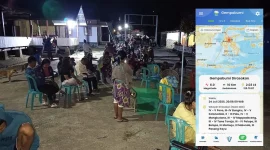 Warga dari Desa Tokilo, Tindoli, Tolambo, dan Bancea terpaksa mengungsi dan memilih bermalam di tempat terbuka karena khawatir akan gempa susulan. Foto: BPBD Morowali Utara