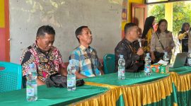 Faisal Tahadju, ST., MSi saat menjadi pemateri sosialisasi mitigasi bencana di SD Alkhairat Bungintembe, Kecamatan Petasia Timur yang berlangsung pada Kamis, 24 Juli 2025. Foto: BPBD Morowali Utara