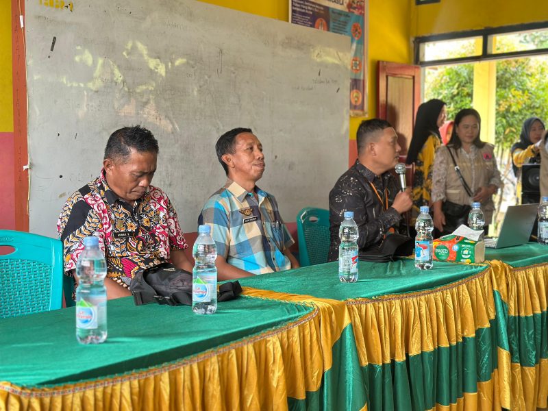 Faisal Tahadju, ST., MSi saat menjadi pemateri sosialisasi mitigasi bencana di SD Alkhairat Bungintembe, Kecamatan Petasia Timur yang berlangsung pada Kamis, 24 Juli 2025. Foto: BPBD Morowali Utara