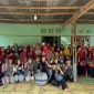 Anggota PKK bersama Tim KKN 71 menunjukkan hasil sabun cuci piring buatan sendiri. Foto: KKN 71 UMBY