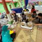 Demonstrasi dan Praktik Langsung Pembuatan Nugget Lele oleh Ibu-Ibu Desa Kotesan. Foto: KKN UNS 112