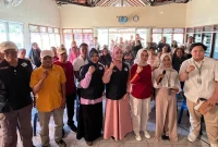 Dokumentasi bersama setelah pelaksanaan kegiatan seminar pengenalan masalah mental dan mindfulness pada pasien hipertensi dan diabetes melitus (3/8/2025). Foto: KKN-T IDBU Tim 26 UNDIP