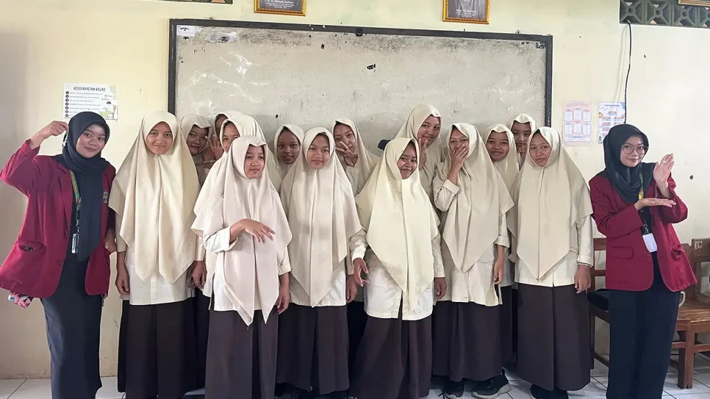 Dokumentasi bersama setelah pelaksanaan kelas kreatif wirausaha. Foto: pribadi