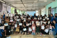 Dokumentasi bersama setelah pelatihan psikologi tentang pengelolaan emosi pada anak dengan menggunakan metode Art Therapy dan Journalling. Foto: KKN 44 UMBY
