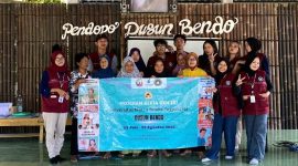Dokumentasi bersama setelah pelakasanaan edukasi pembuatan POC di Pendopo Dusun Bendo. Foto: KKN-PPM 102 UMBY
