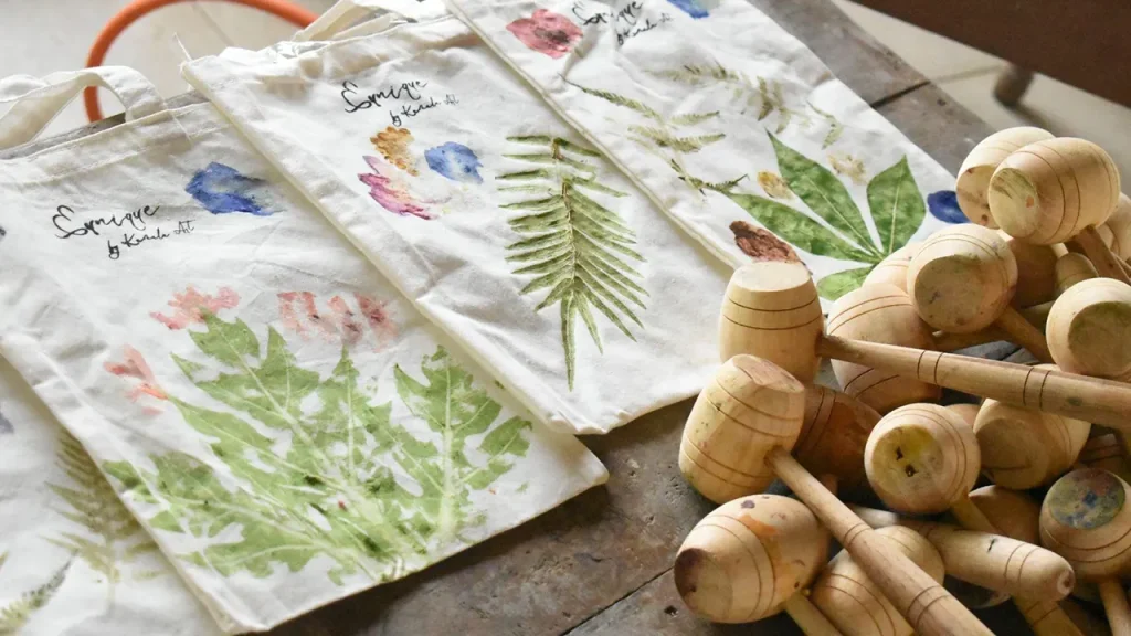 Hasil jadi totebag dari kegiatan program kerja ecoprint. Foto: KKN UNS 301