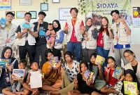 Kegiatan Lapak Baca bersama anak-anak di Posyandu RT 04 RW 09 Tanggulsari, Banjarsari, Surakarta pada Minggu (20/7/2025). Foto: KKN 128 UNS