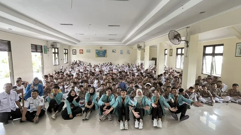Kegiatan Saku Pintar di SMPN 18 Surakarta yang dihadiri oleh siswa kelas VII yang merupakan kerjasama antara KKN UNS 128 dengan BTN pada Rabu (30/7/2025). Foto: KKN 128 UNS
