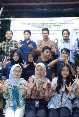 Mahasiswa KKN UMBY Edukasi Pemuda Banyusumurup tentang Literasi Digital dan Kejahatan Dunia Maya