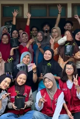 Olah Limbah Jadi Pupuk Organik, Mahasiswa KKN UMBY Kelompok 81 Gelar Workshop Kebun Gizi di Dusun Sungapan