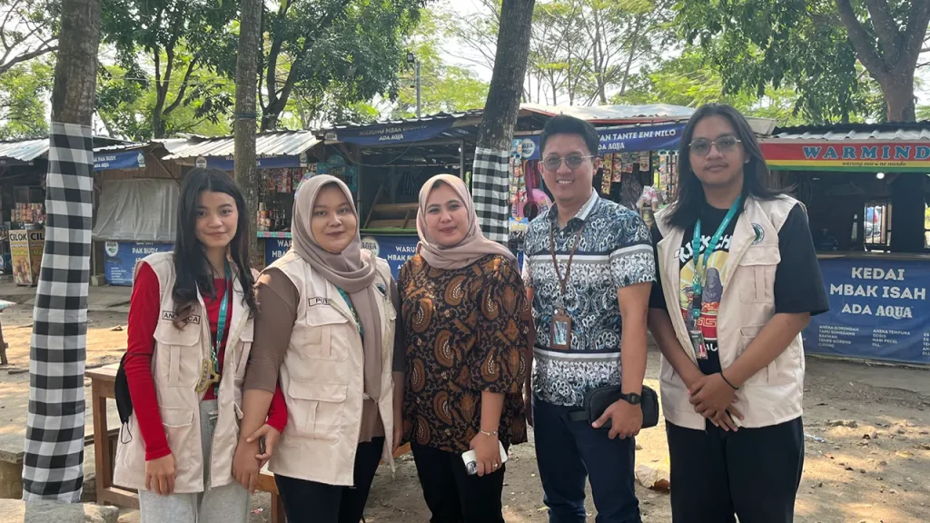 Foto bersama Sales BTN usai pelaksanaan kegiatan. Foto: Kelompok 91 KKN-PPM UNISRI