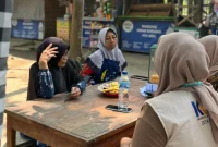 Sosialisasi dan implementasi QRIS kepada pelaku UMKM Wisata Umbul Nilo. Foto: Kelompok 91 KKN-PPM UNISRI