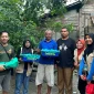 Mahasiswa Kelompok 04 KKN UNS 2025 bersama Anggota tim BUMDes desa Tempellemahbang, Kecamatan Jepon, Kabupaten Blora, berfoto bersama usai mengikuti program budidaya maggot black soldier fly, Minggu 27 Juli 2025. Foto: KKN 04 UNS