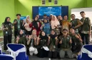 Mahasiswa UNS bersama masyarakat Desa Ketitang, Kecamatan Jumo, Kabupaten Temanggung, berfoto bersama usai kegiatan pemberdayaan melalui inovasi pengolahan limbah kulit kopi dan edukasi kesehatan, Selasa (29/7/2025). Foto: pribadi