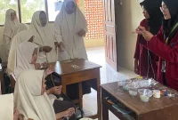 Para siswa antusias mengikuti pelaksanaan kelas kreatif wirausaha. Foto: pribadi
