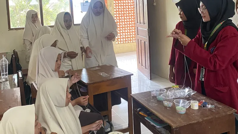 Para siswa antusias mengikuti pelaksanaan kelas kreatif wirausaha. Foto: pribadi