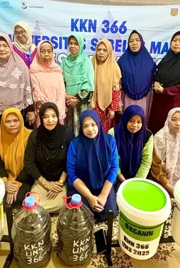 Mahasiswa KKN UNS Dorong Warga Desa Krasak Sadar Pilah Sampah dan Produksi Pupuk Bokashi