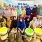 Pelaksanaan Sosialisasi SAPA Desa Krasak: Sadar Pilah Sampah dan Pembuatan Pupuk Organik Bokashi Padat Sederhana bersama ibu-ibu KWT, perangkat desa, dan masyarakat Desa Krasak pada Selasa (12/8/2025). Foto: KKN 366 UNS