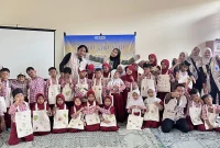 Pembuatan Ecoprint pada totebag kanvas. Foto: KKN 335 UNS