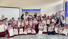 Pembuatan Ecoprint pada totebag kanvas. Foto: KKN 335 UNS
