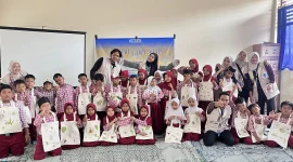 Pembuatan Ecoprint pada totebag kanvas. Foto: KKN 335 UNS
